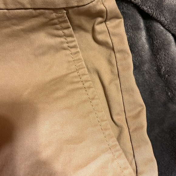 Tommy Hilfiger khaki shorts size 30/9”. NWOT - Picture 4 of 6